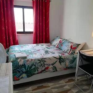 Homestay Anthony's Place, Almada