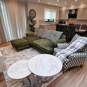  Holiday home Deluxe House United Kingdom